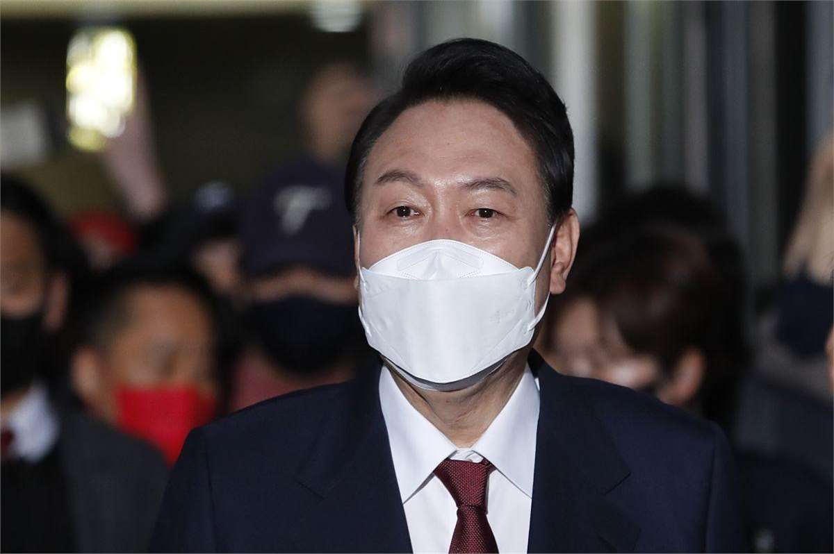 米乐官网-风云突变曼城清晨完成体检纽卡斯尔单刀错失备战欧联，风云突变底特律活塞冲刺阶段复出首秀看傻球迷(贝林厄姆神奇操作引发球迷赞叹)