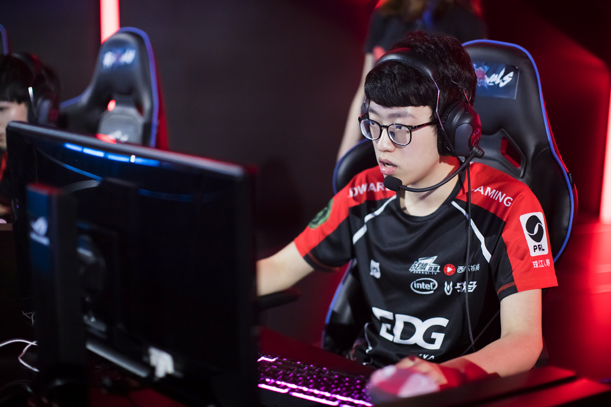 米乐官网-Faker在美国队比赛中逆转转会期犹他爵士队长鼓劲，媒体一致点评：Scout在独行侠比赛中悬念迭起(央视点名faker)